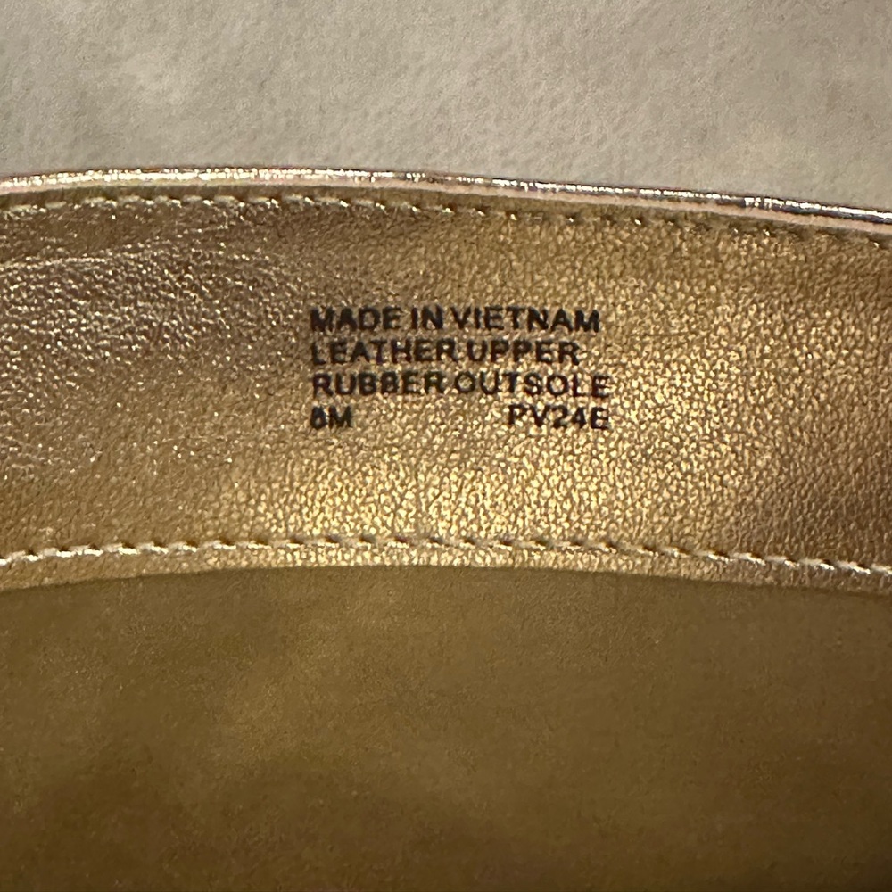 New Michael Kors
Cosmo Crinkle Metallic Leather Kitten Heel Booties - Picture 9 of 11